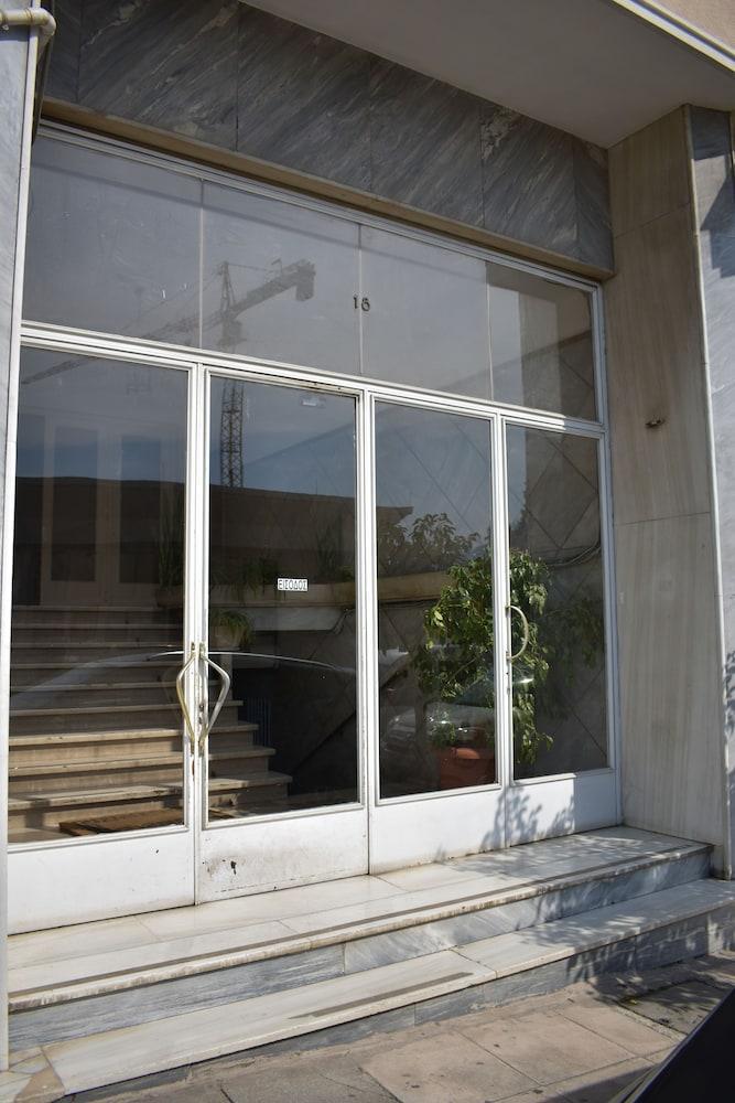 Athenian Modern Apartment Mavili Square Екстериор снимка